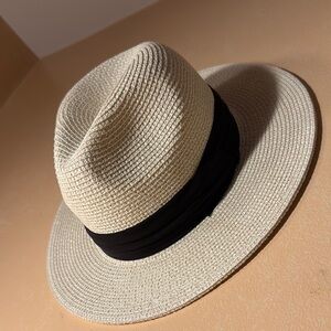 Classic Cream Fedora Hat with Black Band EUC